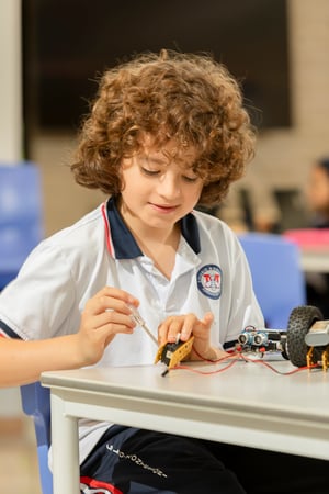 2505 -  MONTESSORI-OR - ROBOTICA RETR (05)